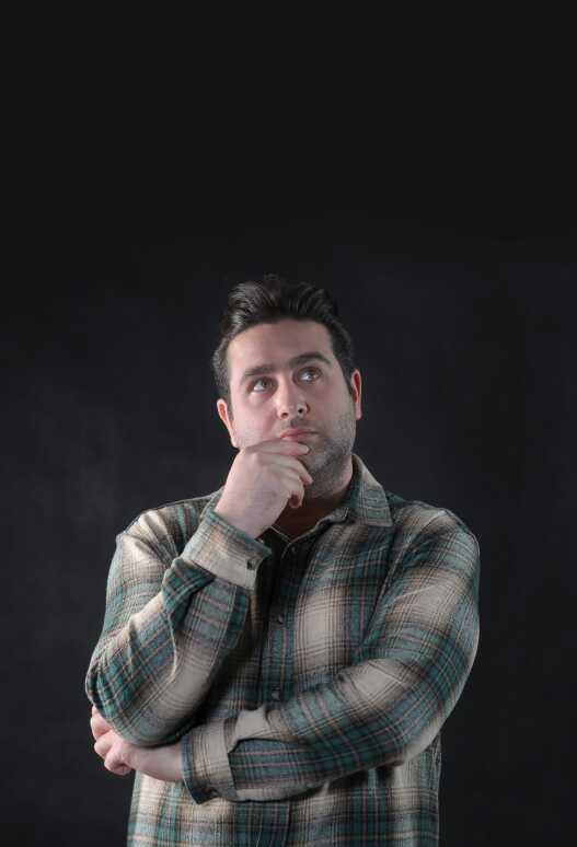 بهنام پورحسن | چطور یک پوستر ضعیف می‌تواند به یک اثر قوی ضربه بزند؟​​​​ | سینما | هنر | نمایش | گرافیک | طراحی پوستر