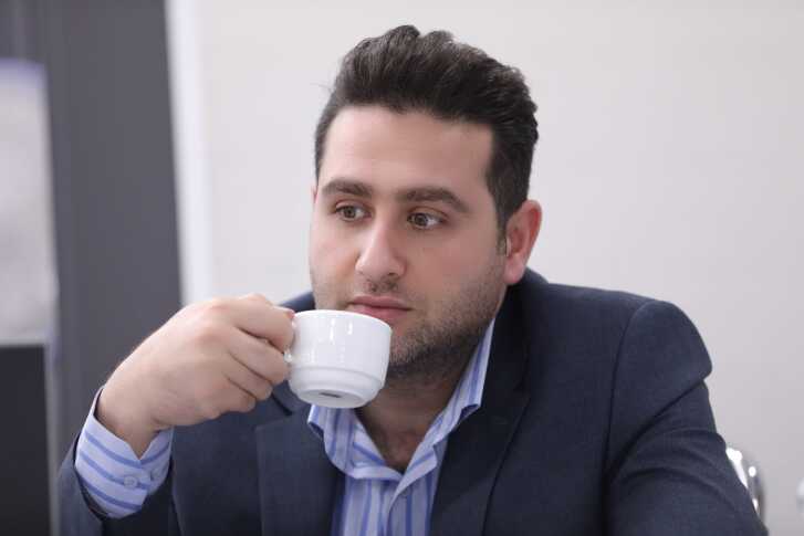 بهنام پورحسن | پوستر تئاتر و سینما فقط اطلاع‌رسانی نیست، آغاز روایت است​​​​​​​​​​ | سینما | هنر | نمایش | گرافیک | طراحی پوستر